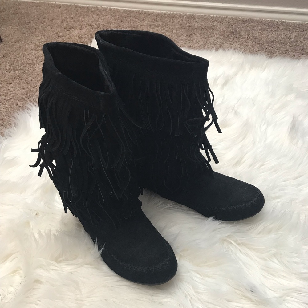 NEVER WORN women’s black moccasin boots size 8